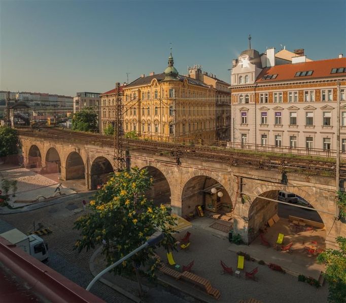 Léto pod viaduktem, Praha–Karlín / CCEA MOBA (2016)