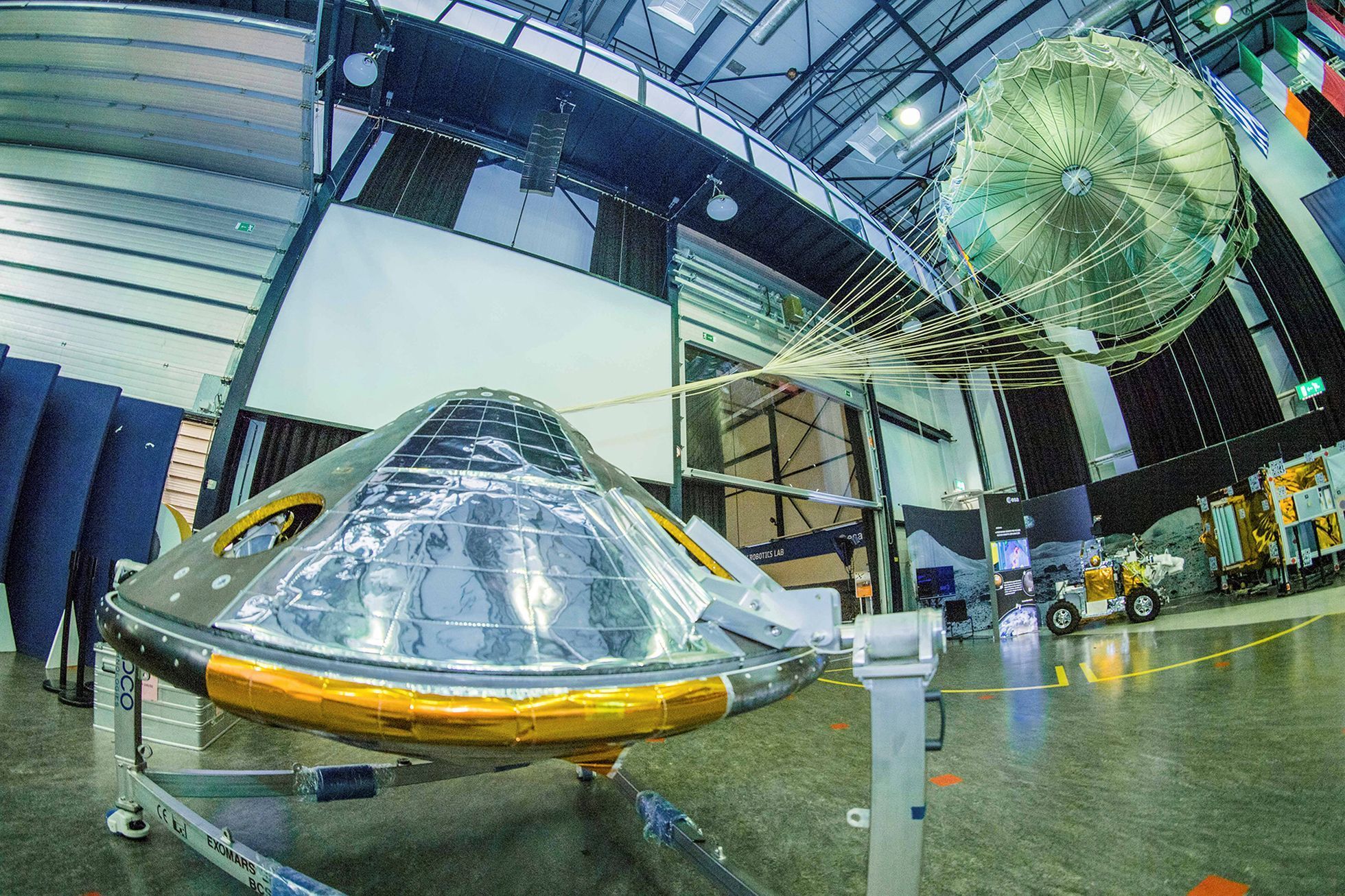 Mise ExoMars: Model modulu Schiaparelli v reálné velikosti.
