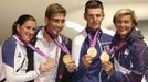 Čeští olympijští medailisté Zuzana Hejnová, David Svoboda, Jaroslav Kulhavý a Barbora Špotáková pózují po příletu z OH 2012 v Londýně do Prahy.