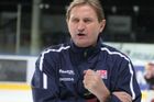 Bývalý hokejový trenér Alois Hadamczik získal nejvíce hlasů ze všech kandidátů v Kravařích na Opavsku. A jeho sdružení tu dokonce volby vyhrálo.