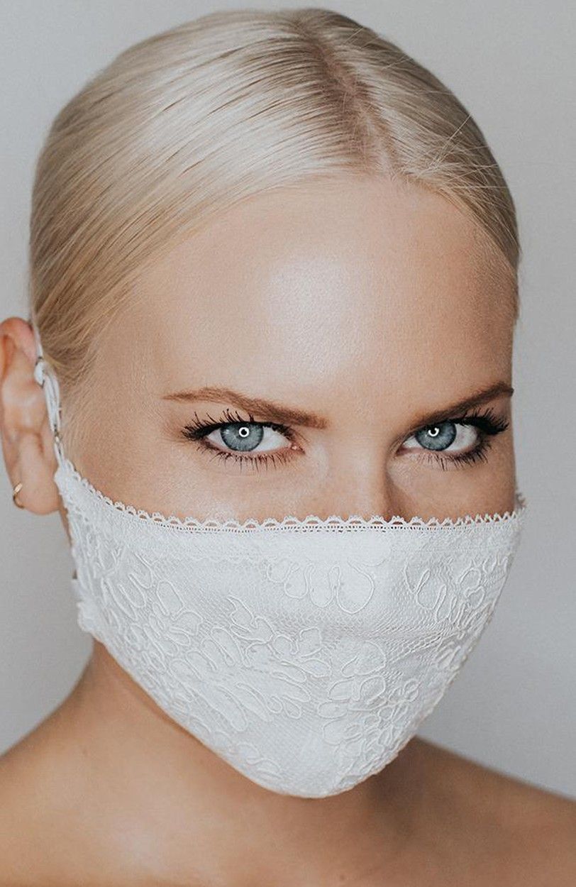 Dámy, buďte stylové i s rouškou: Designérka představila nové módní kousky