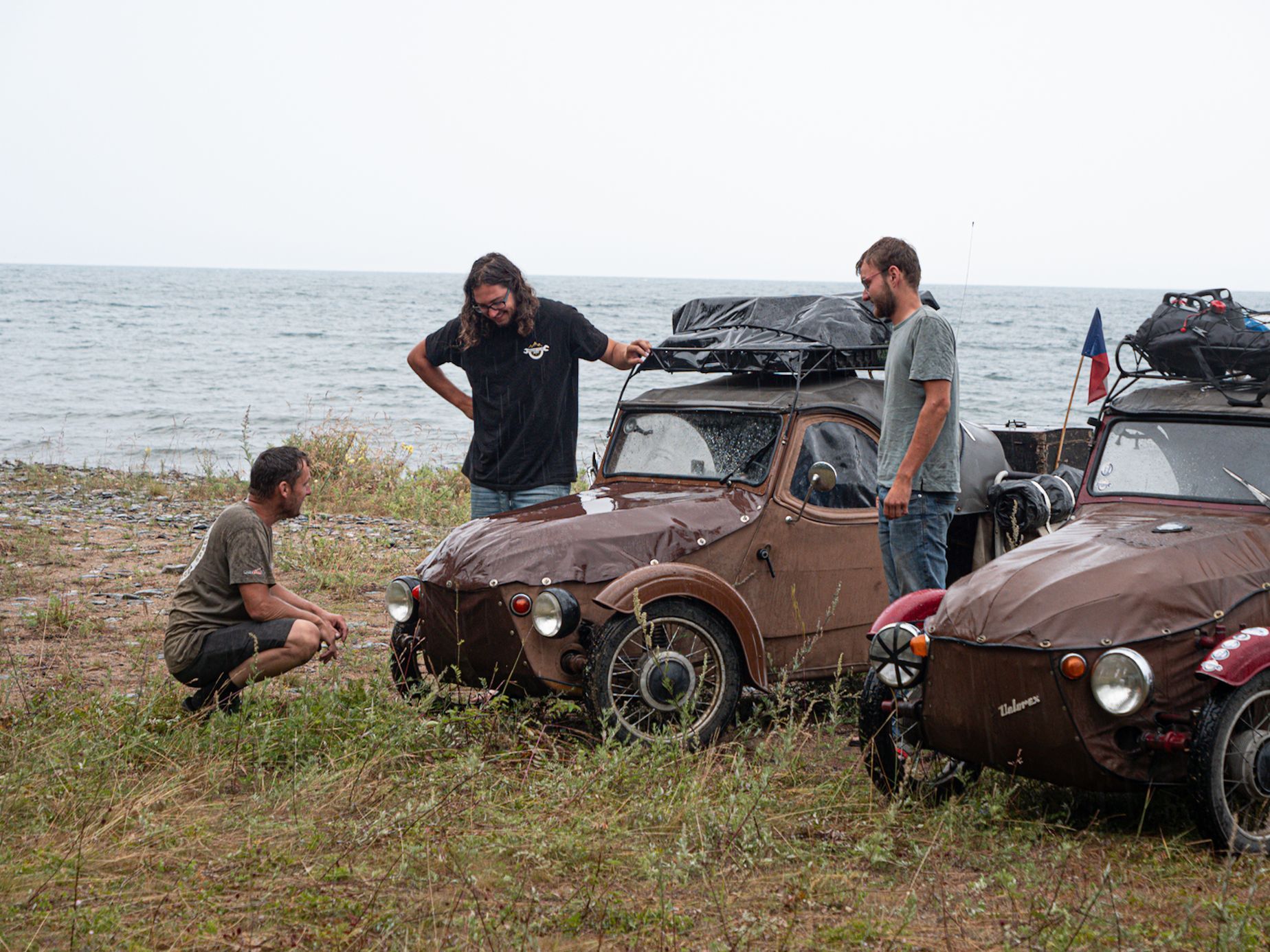 Nesmrtelní dědci Japonsko Rusko expedice výprava velorexy