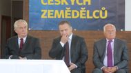 Prezidenti Miloš Zeman (vlevo) a Václav Klaus (vpravo).