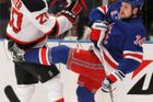 Duel mezi Rangers a Devils narušila zaseknutá dvířka