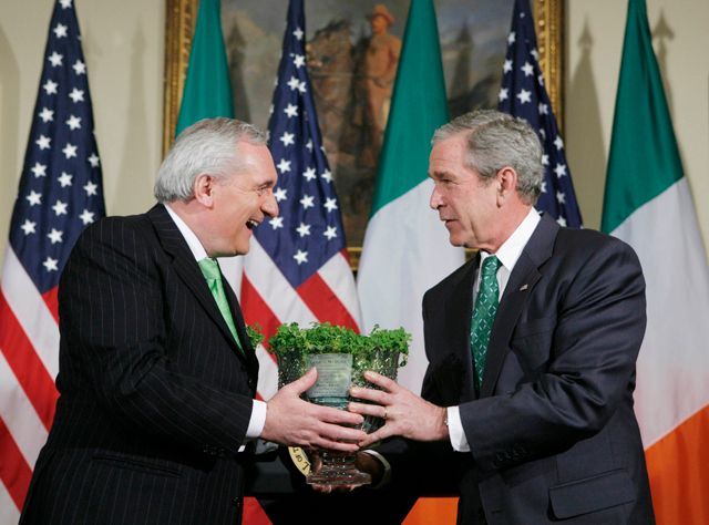 Bertie Ahern a George Bush