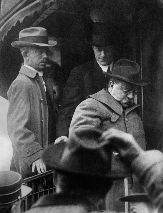 Atentáty na prezidentské kandidáty v USA. Theodore Roosevelt, rok 1912.