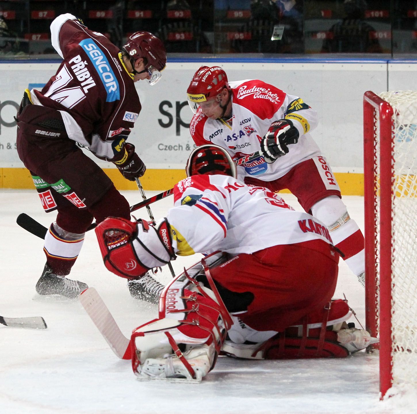 Hokejisté Sparty Praha v utkání proti Mountfieldu během 18. kola Tipsport extraligy 2012/13.