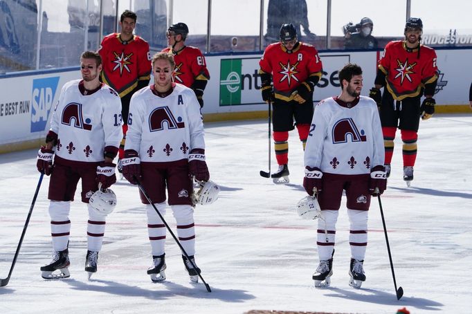 Hráči před zápasem NHL Colorado - Vegas 3:2  u jezera Tahoe