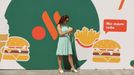 Fastfoodový řetězec Vkusno a točka (Chutně a tečka) se stal v Rusku náhražkou za americký McDonald's.