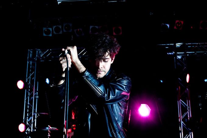 Alan Palomo z uskupení Neon Indian.