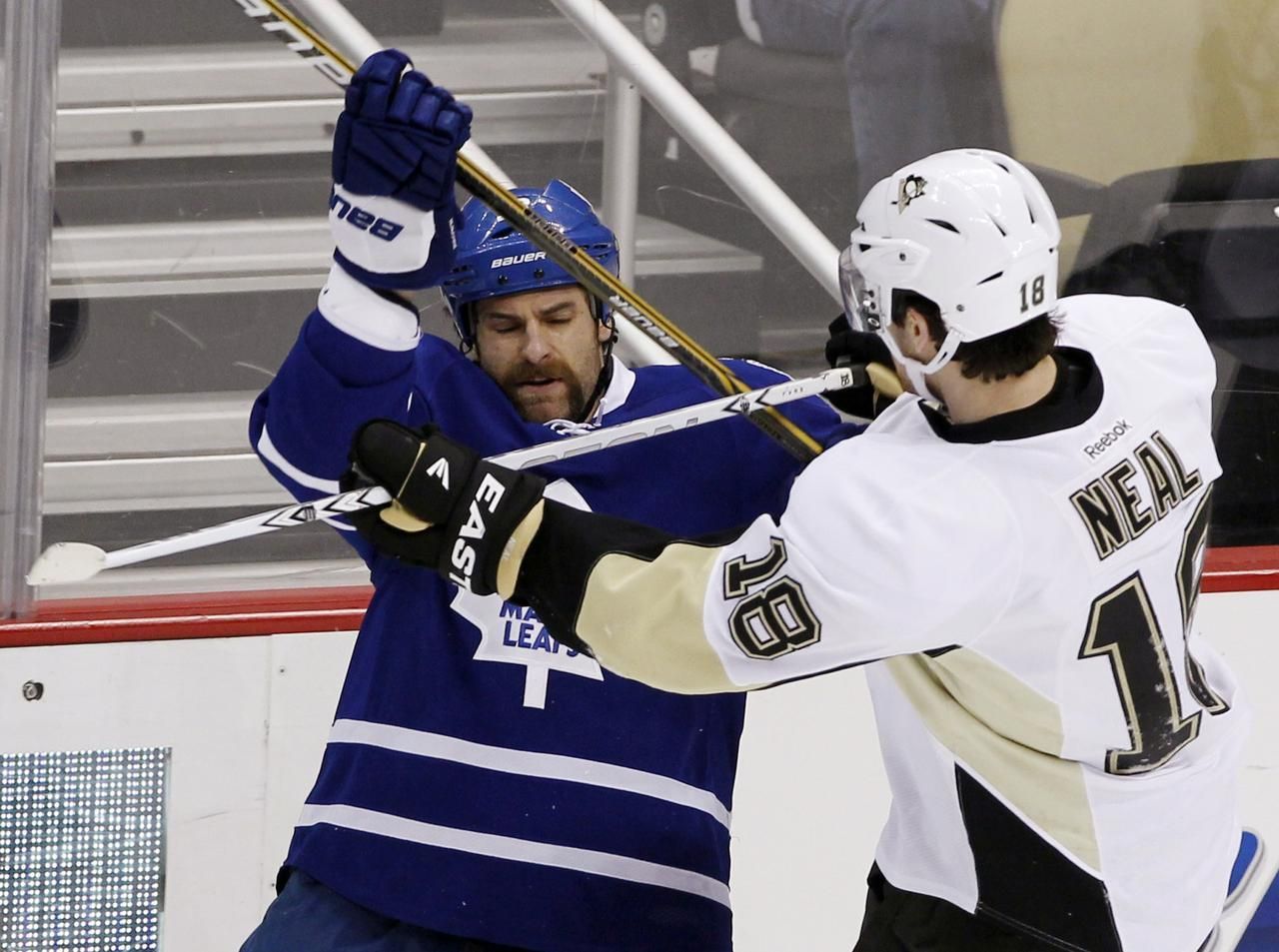 Pittsburgh - Toronto (James Neal, Mike Brown, faul, krosček)