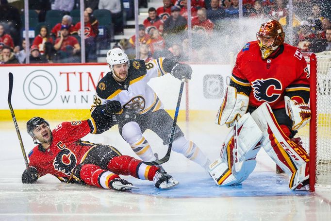 NHL, Calgary-Boston: David Rittich,  Mark Giordano (5) - David Pastrňák (88)