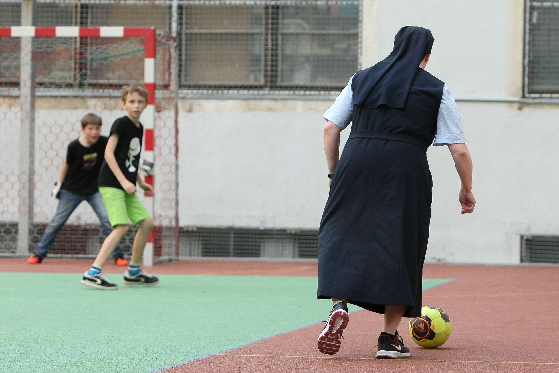 Dny víry 2015 - fotbal řeholnice