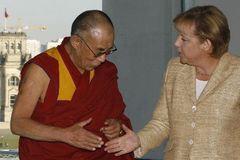 Dalajlama byl u německé kancléřky, Peking trucuje