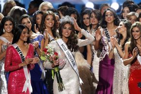 Miss Universe ovládly španělsky mluvící krásky