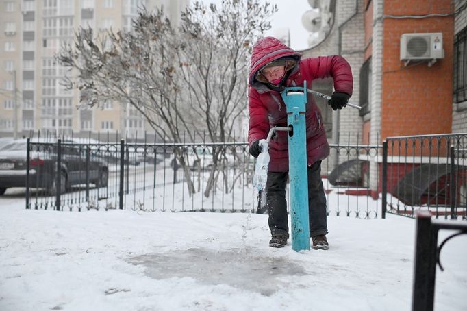 Život bezdomovců v třeskutých mrazech na Sibiři v Rusku.  19. 2. 2020