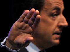 Sarkozy se o víkendu ostře pustil do britského premiéra.