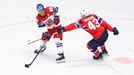David Pastrňák a Max Krogdah v zápase MS 2025 Česko - Norsko