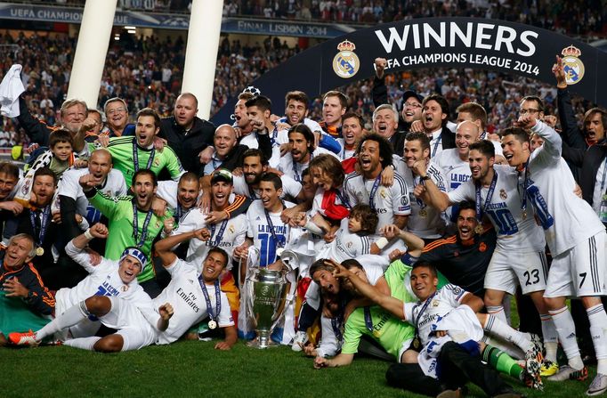 Real Madrid's players and officials celebrate with the trophy after defeating Atletico Madrid in the their Champions League final soccer match at the Luz Stadium in Lisbo