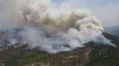 Smoke billows from a forest fire in the Whitewater-Baldy Complex in New Mexico in this June 2, 2012 handout photo obtained by Reuters June 3, 2012. The Whitewater-Baldy Complex fire, which has burned 241,701 acres (97,813 hectares) in the Gila National Forest, is now 17 percent contained with progress being made by the hour, officials said. REUTERS/Kari Greer/US Forest Service/Handout. (UNITED STATES - Tags: ENVIRONMENT DISASTER) THIS IMAGE HAS BEEN SUPPLIED BY A THIRD PARTY. IT IS DISTRIBUTED, EXACTLY AS RECEIVED BY REUTERS, AS A SERVICE TO CLIENTS. FOR EDITORIAL USE ONLY. NOT FOR SALE FOR MARKETING OR ADVERTISING CAMPAIGNS Published: Čer. 3, 2012, 7:09 odp.