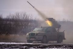 "Bez munice prohrajeme." Ukrajinci začínají být v úzkých, Rusové chystají další útoky