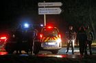 Francouzští policisté pátrají po maskovaném muži, který vraždil v domově pro seniory