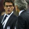 Trenér Fabio Capello čeká na úvodní hvizd přátelského utkání se Švýcarskem. Pro Capella šlo o debut na lavičce Albionu.