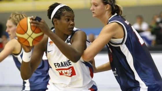 Basketbalistky na úvod MS podlehly Francii