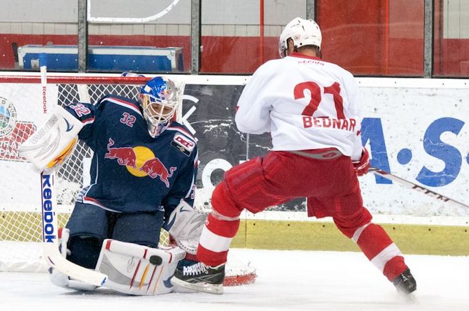 Jaroslav Bednář v přípravném zápase Slavia - EHC Red Bull Mnichov, který se hrál 20. srpna 2013 v Edenu. Slavia vyhrála 5:1.