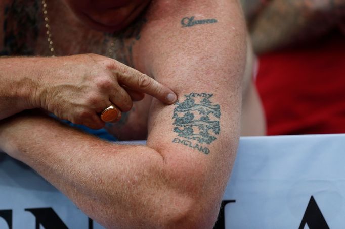 Euro 2016, Slovensko-Anglie: anglický fanoušek - tetování