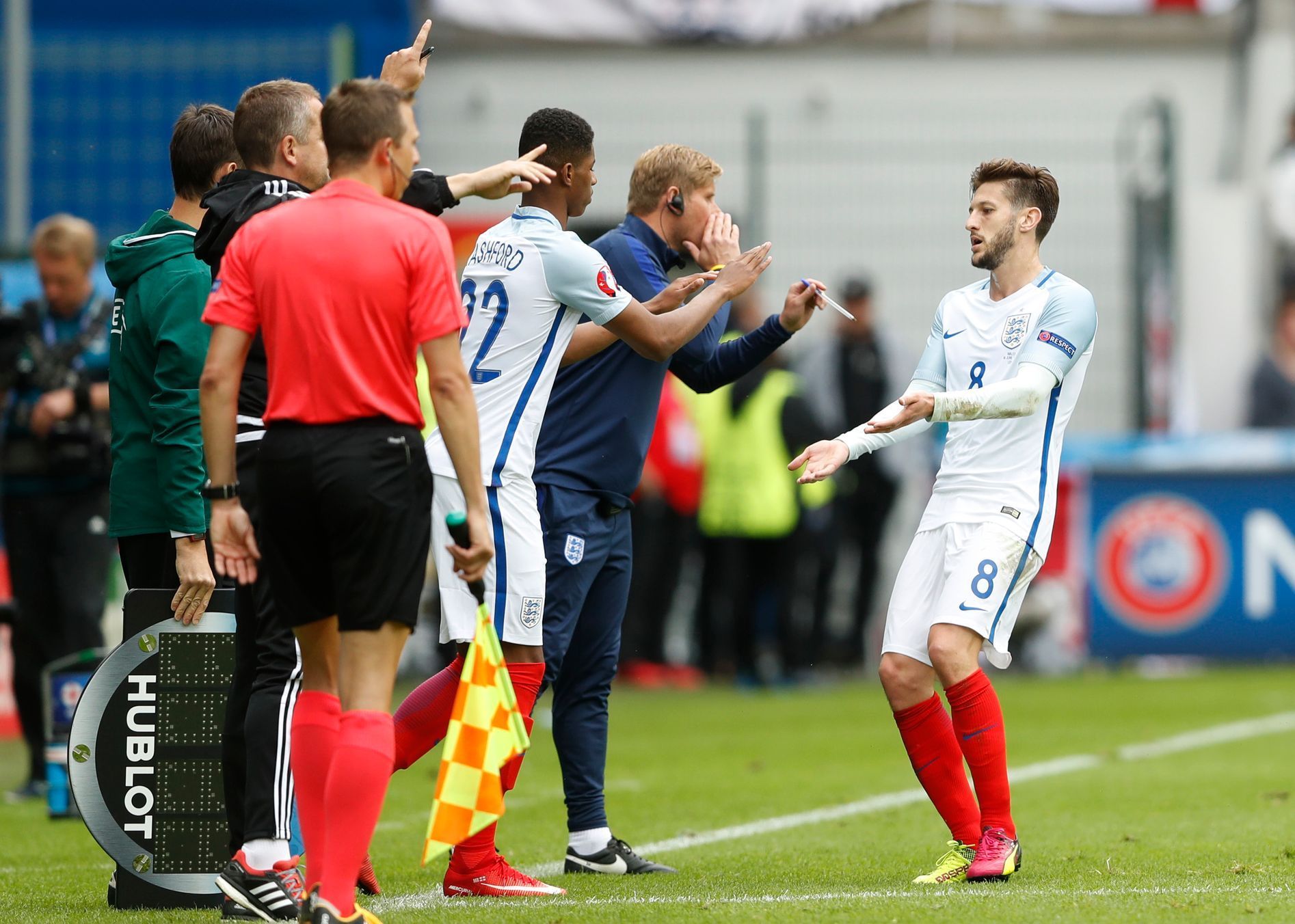 Euro 2016: Anglie-Wales: Marcus Rashford střídá Adama Lallanu
