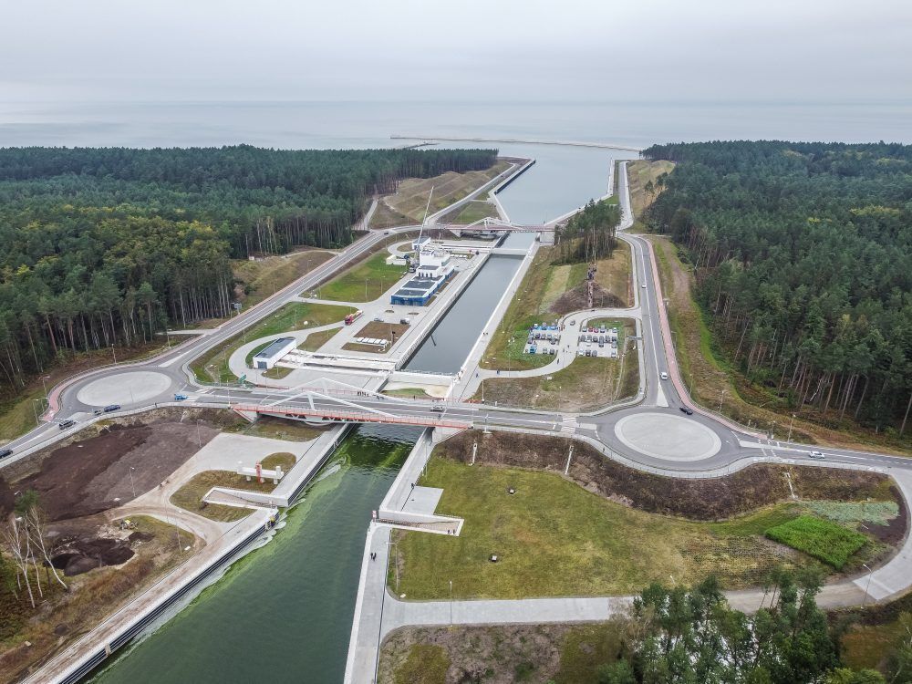 Polský prezident Andrzej Duda v sobotu slavnostně otevřel novou vodní cestu přes Viselskou kosu v Baltském moři.