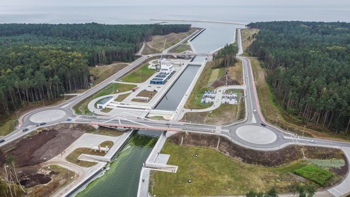 Symbol a vítězství. Polsko otevřelo průplav, už nebude muset žádat o povolení Rusko; Zdroj foto: Reuters