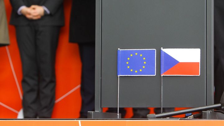 S členstvím v EU je spokojeno 37 procent Čechů, nejvíce od roku 2010, tvrdí průzkum