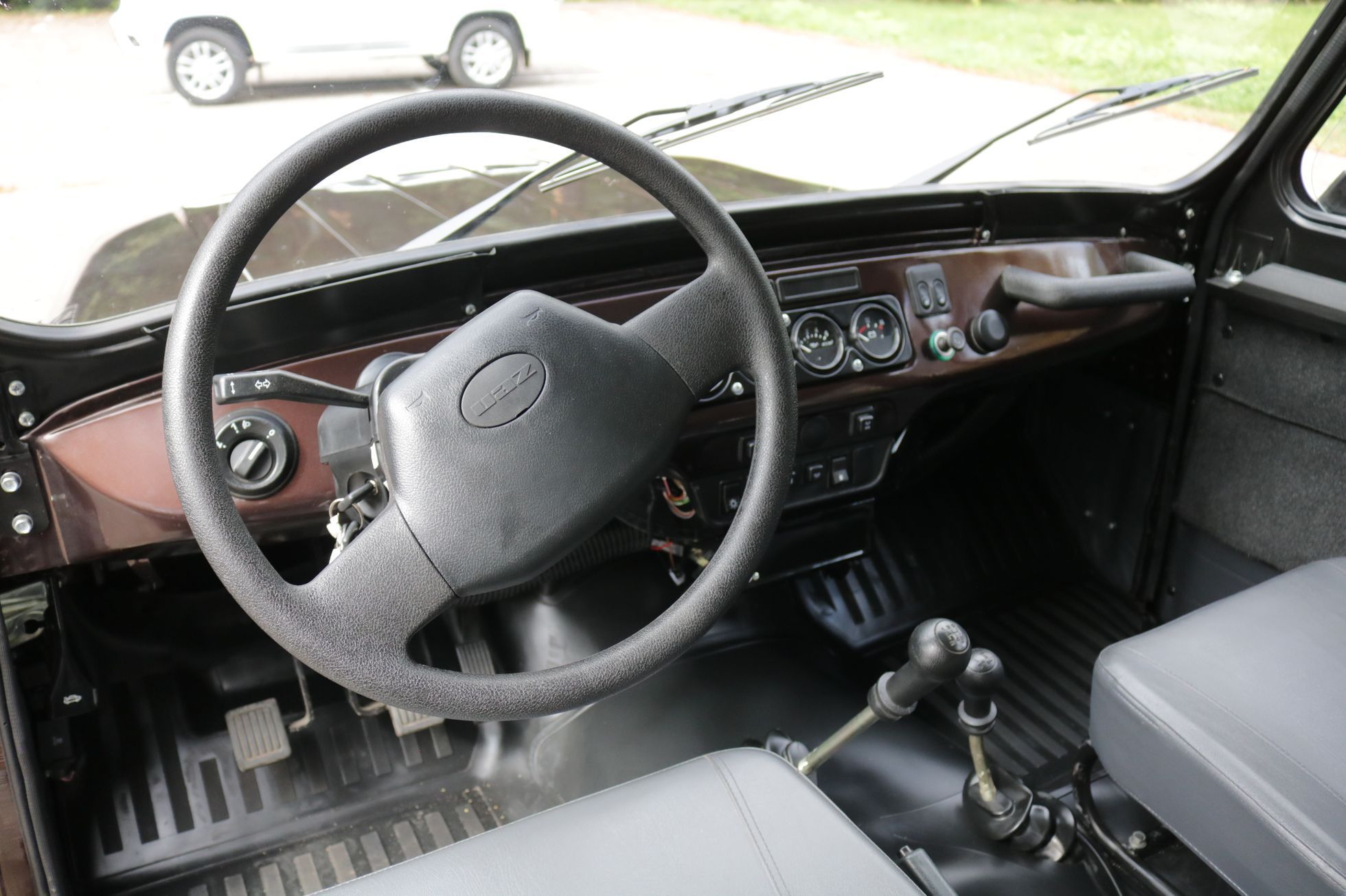 UAZ Patriot a Buchanka, Hunter, Lada Vesta Cross, ruské stroje