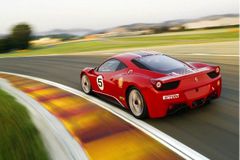 Další nové Ferrari zažije premiéru. Příští rok budou 2
