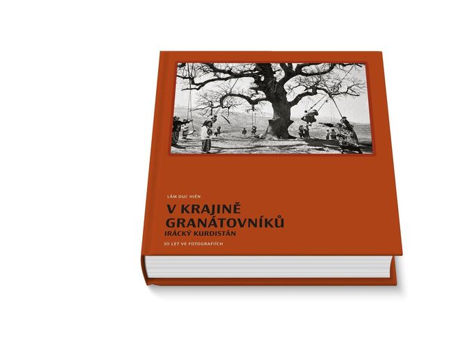 Snímek z knihy V krajině granátovníků, kterou připravil fotograf Lâm Duc Hiên, novinářka Madalena Sodomková a spisovatel Leslie Lepers