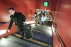 Tělocvik na Veleslavíně obrazem: Eskalátory už se staví, ustoupit jim museli nové schody i cestující
