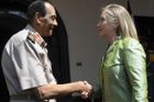 Clintonová v Egyptě žádala hladký přechod k demokracii