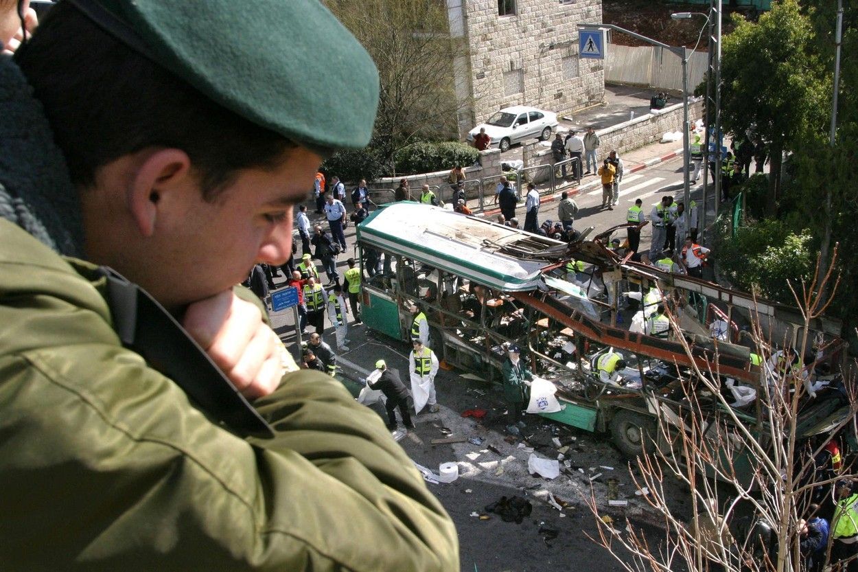Jeruzalém, Izrael, sebevražedný útok, autobus, 2004