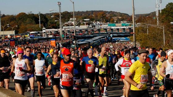 Při letošním newyorském maratonu padl rekord, běžel i bývalý hokejista Messier