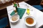„Jsme jediná socialistická restaurace v kraji.“ V Humpolci frčí dršťková a karboše