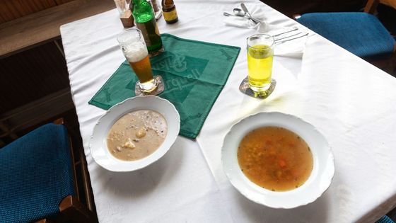 „Jsme jediná socialistická restaurace v kraji.“ V Humpolci frčí dršťková a karboše