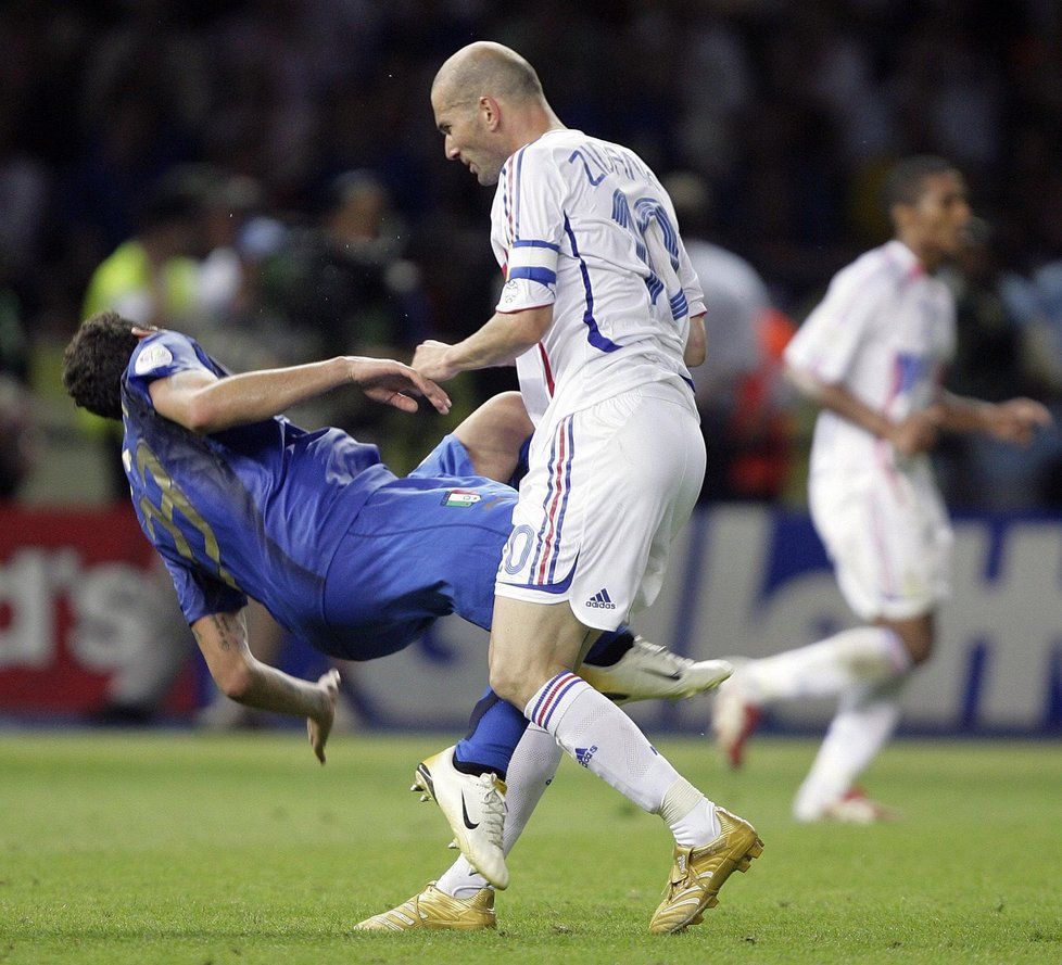 Zidane vs. Materazzi incident z finále MS, socha