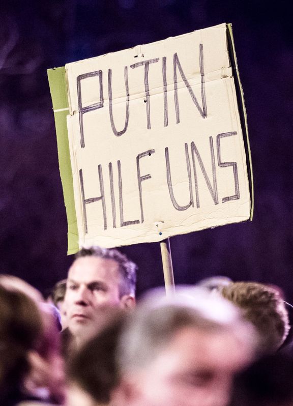 "Putine, pomoz nám." Z demonstrace AfD v Erfurtu, 2016.