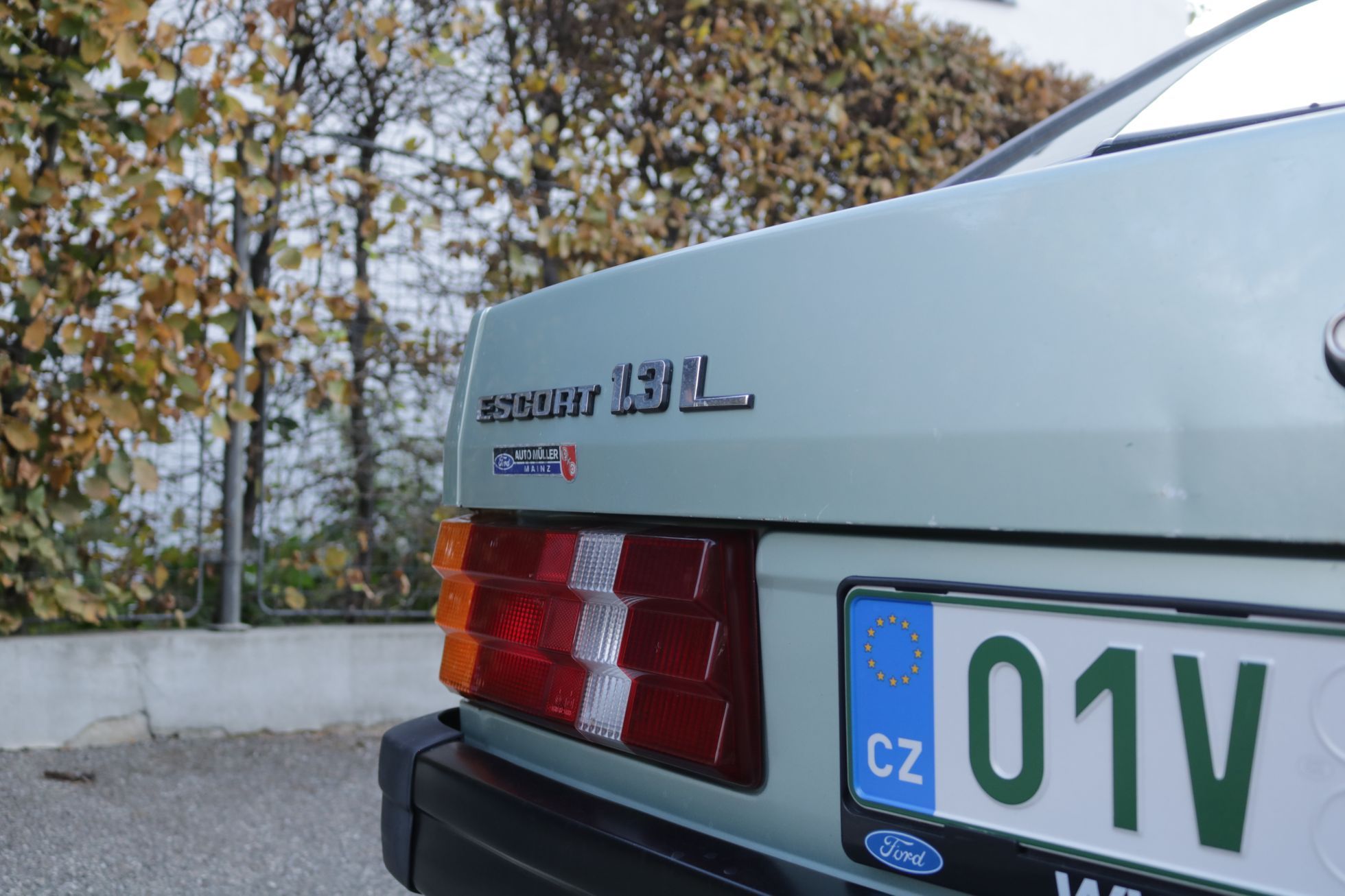 Srovnání Ford Escort 1982 vs. Ford Focus 2018