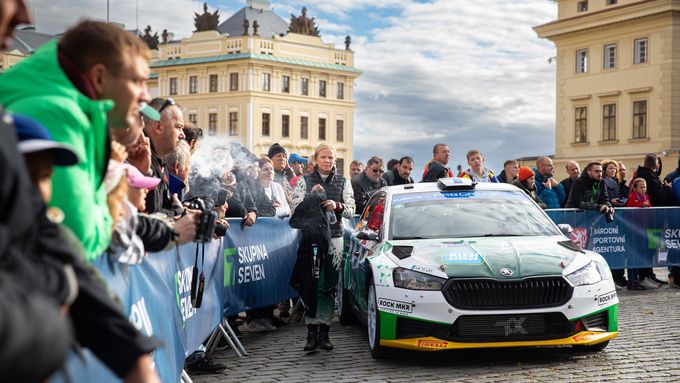 Účastníci Středoevropské rallye letos neodstartují od Pražského hradu, ale české hlavní město čeká o týdne dřív aspoň exhibice