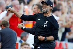 Angličtí mladíci spasili Chelsea, United padli. Liverpool si poradil s Arsenalem