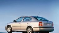 Octavia I doslova "udělala" současné dobré jméno Škody. Na podvozku Volkswagenu Golf vzniklo v roce 1996 velké, přitom pohledné a dobře jezdící auto. Vyráběla se osm let.