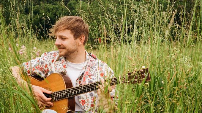 Celkově čtvrté album písničkáře Thoma Artwaye je jeho druhým počinem s českými texty.